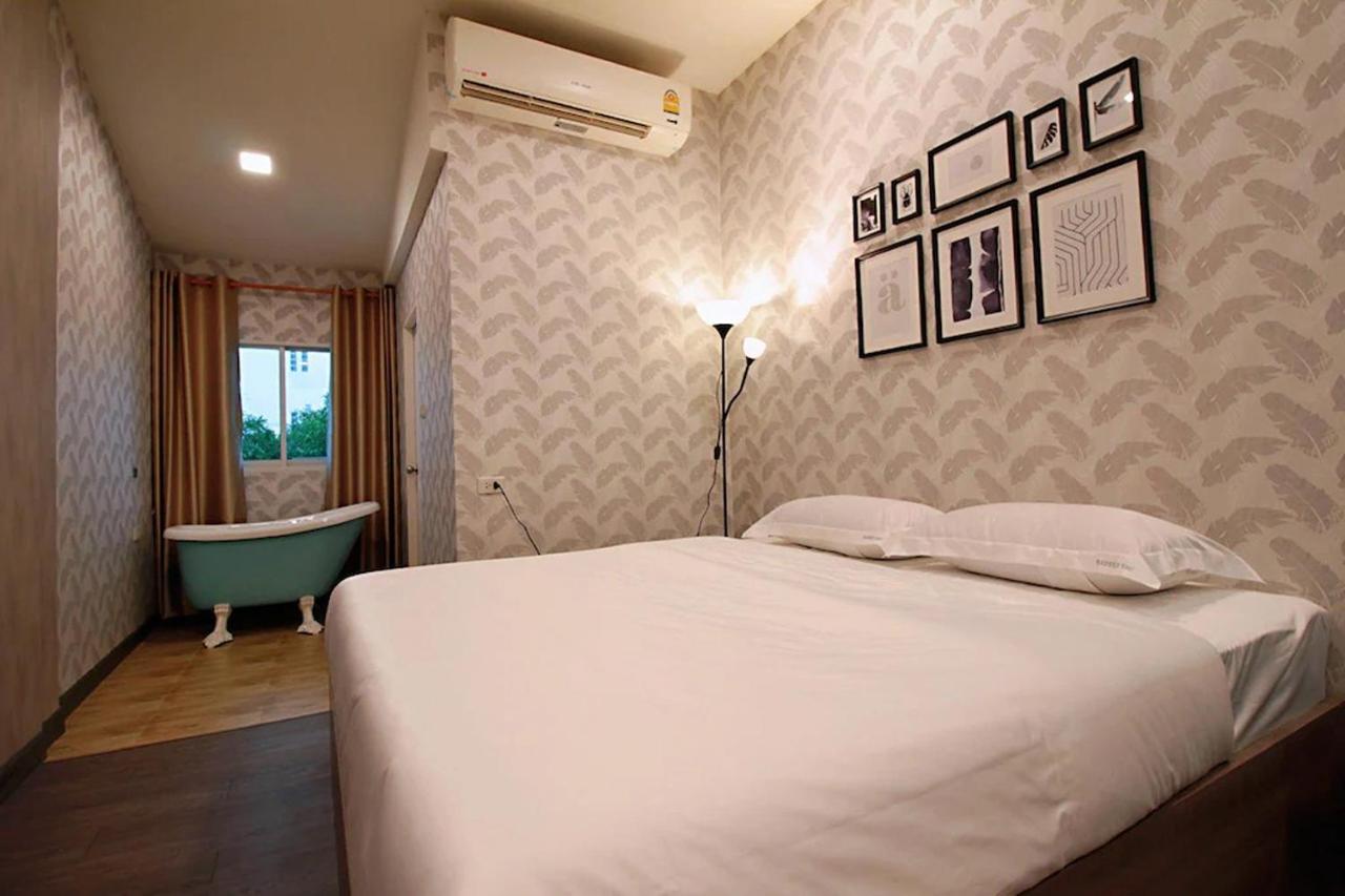 R 17 Living Hotel Банкок Екстериор снимка