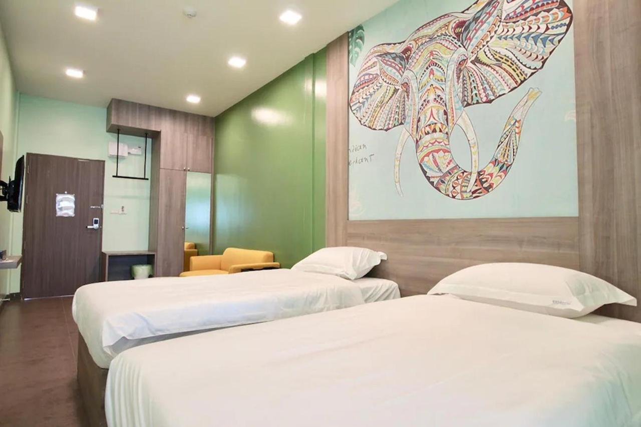 R 17 Living Hotel Банкок Екстериор снимка