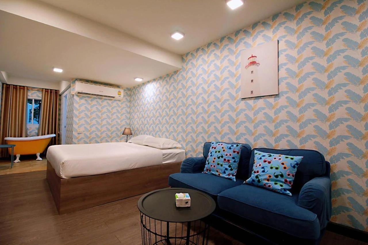 R 17 Living Hotel Банкок Екстериор снимка