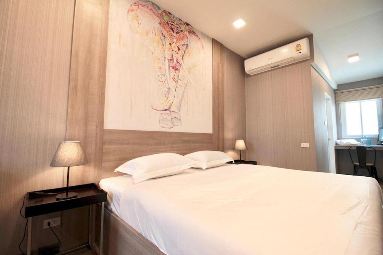 R 17 Living Hotel Банкок Екстериор снимка
