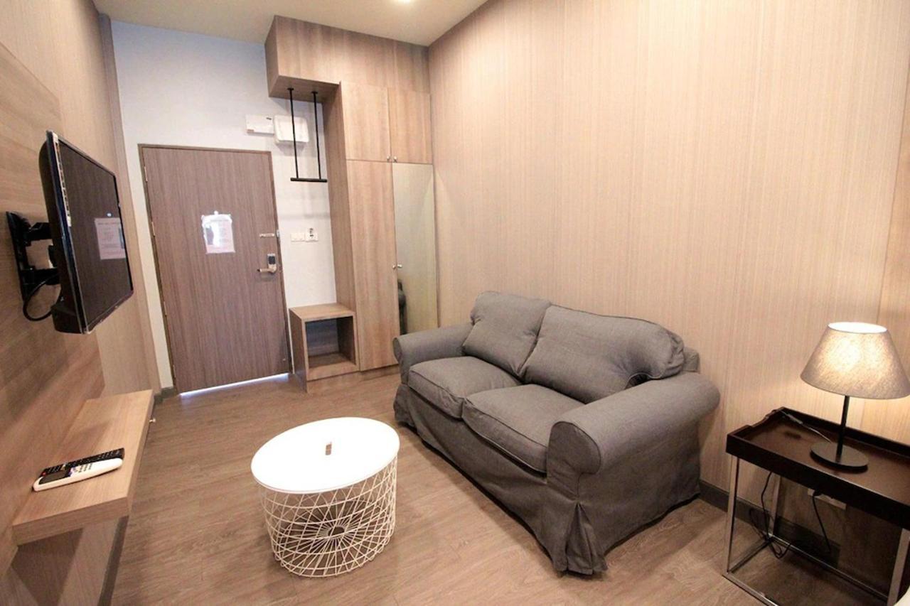 R 17 Living Hotel Банкок Екстериор снимка